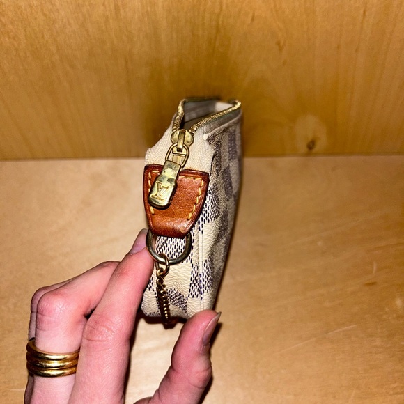 Louis Vuitton White and Blue Checkered Women's Bag - Picture 6 of 10